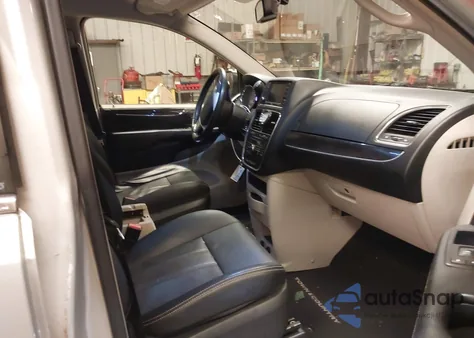 2012 Chrysler Town & Country Touring z USA, uszkodzony, nr VIN 2C4RC1BG9CR188414